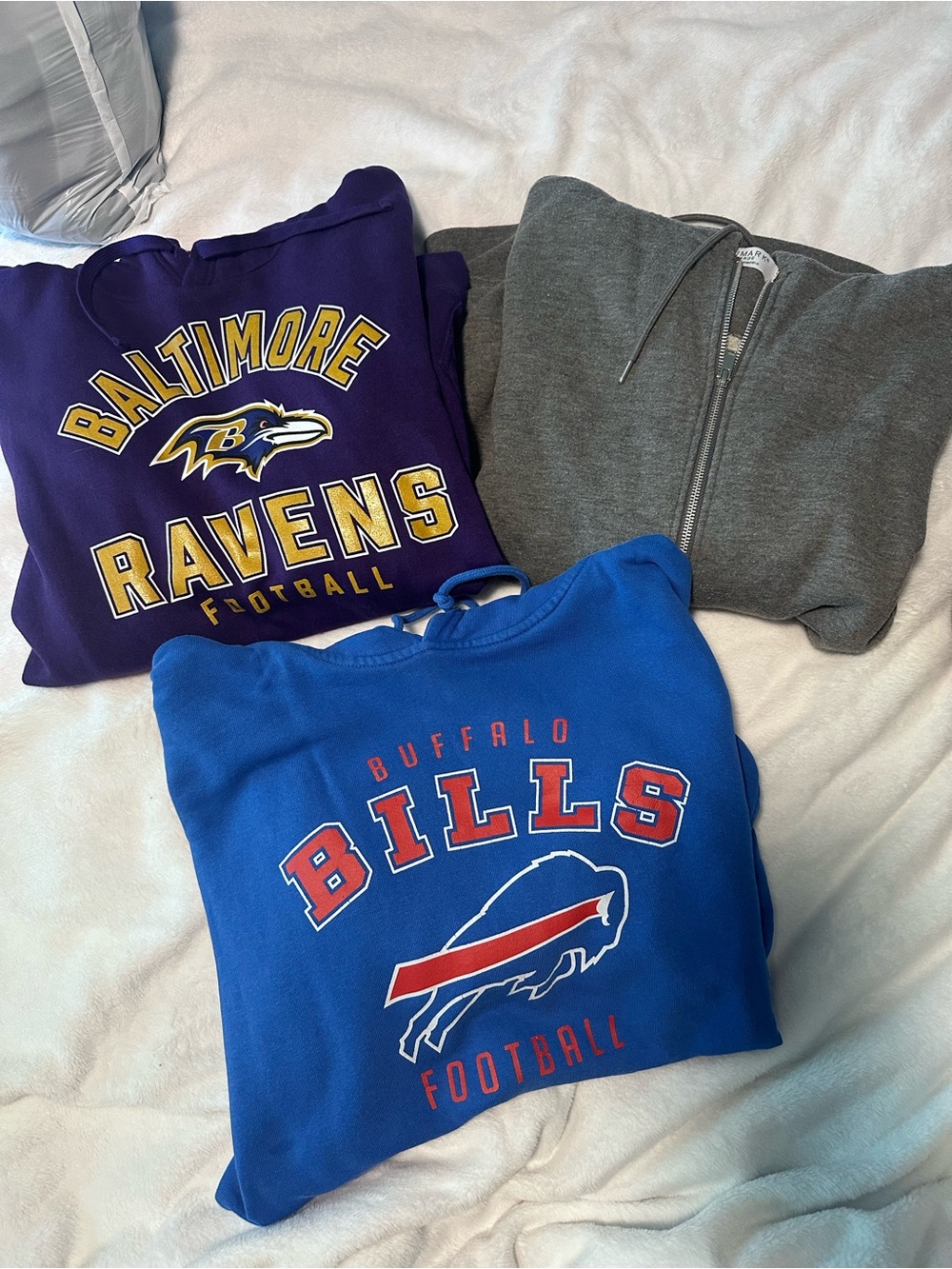 Lot of 3 Menโs hoodies NFL Bills & ravens & gray zip up